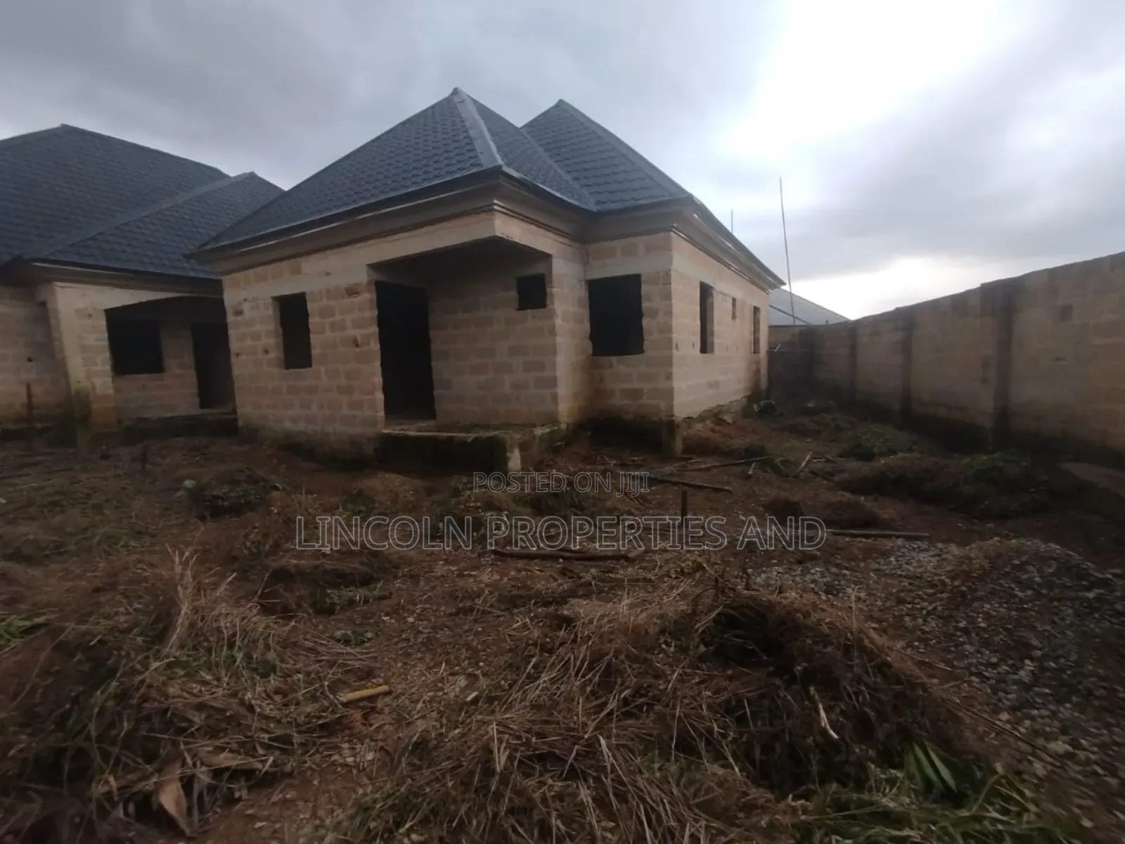 2bdrm Block of Flats in Oron Road Uyo for sale in Uyo