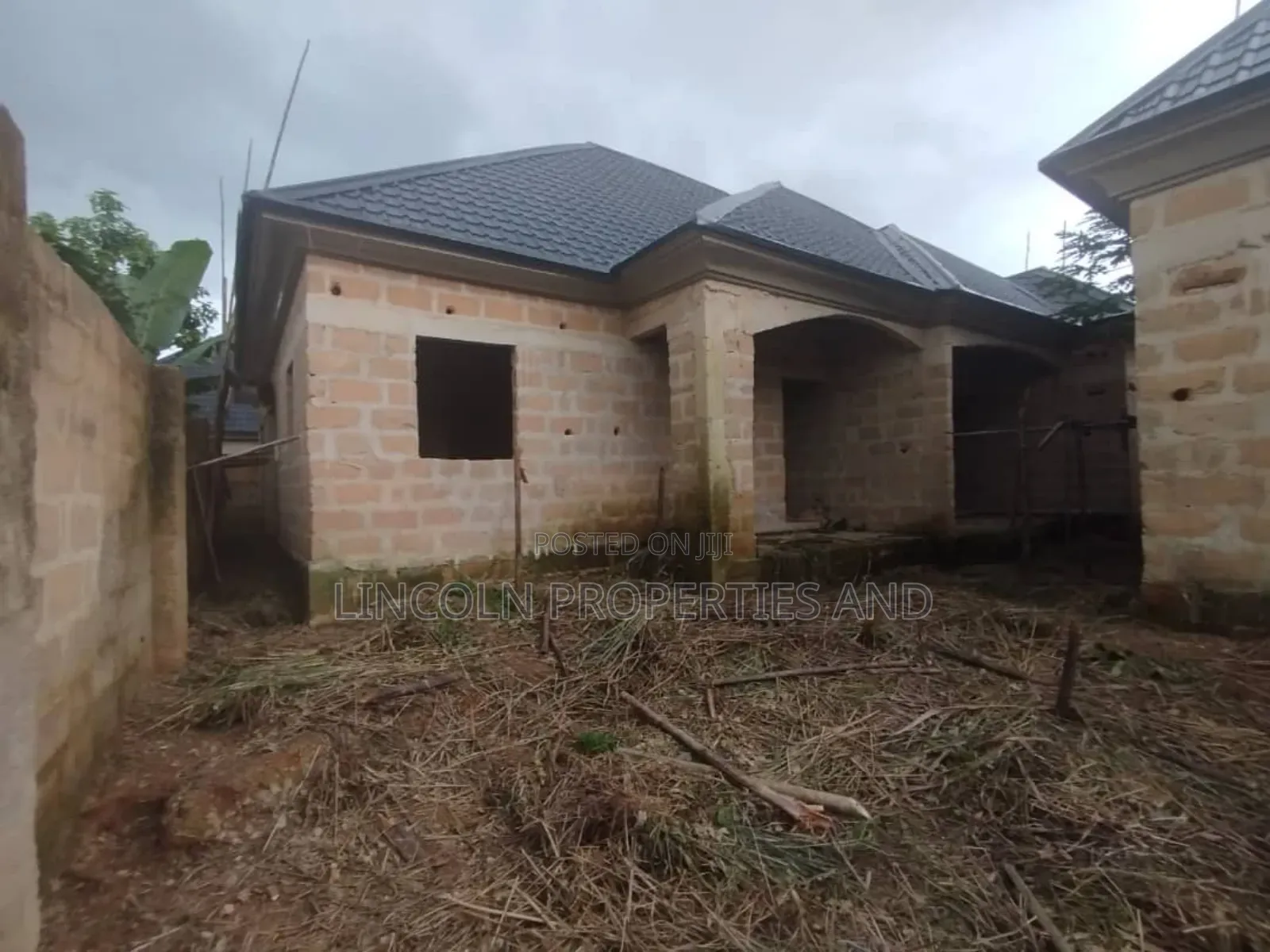 2bdrm Block of Flats in Oron Road Uyo for sale in Uyo