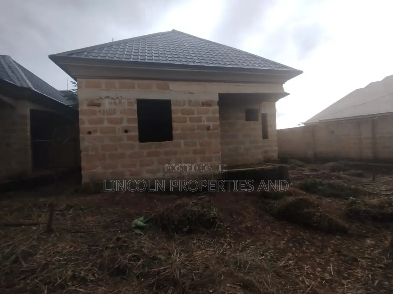 2bdrm Block of Flats in Oron Road Uyo for sale in Uyo
