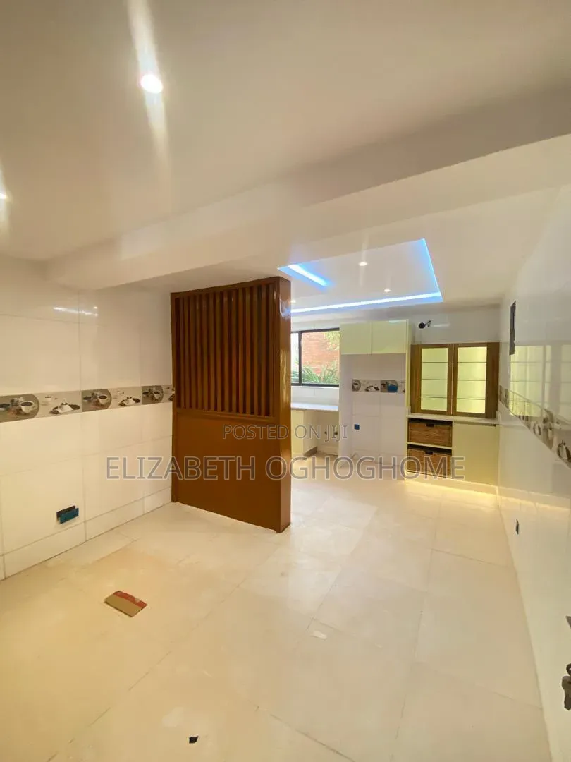 2bdrm Apartment in Saka Tinubu for rent in Saka Tinubu