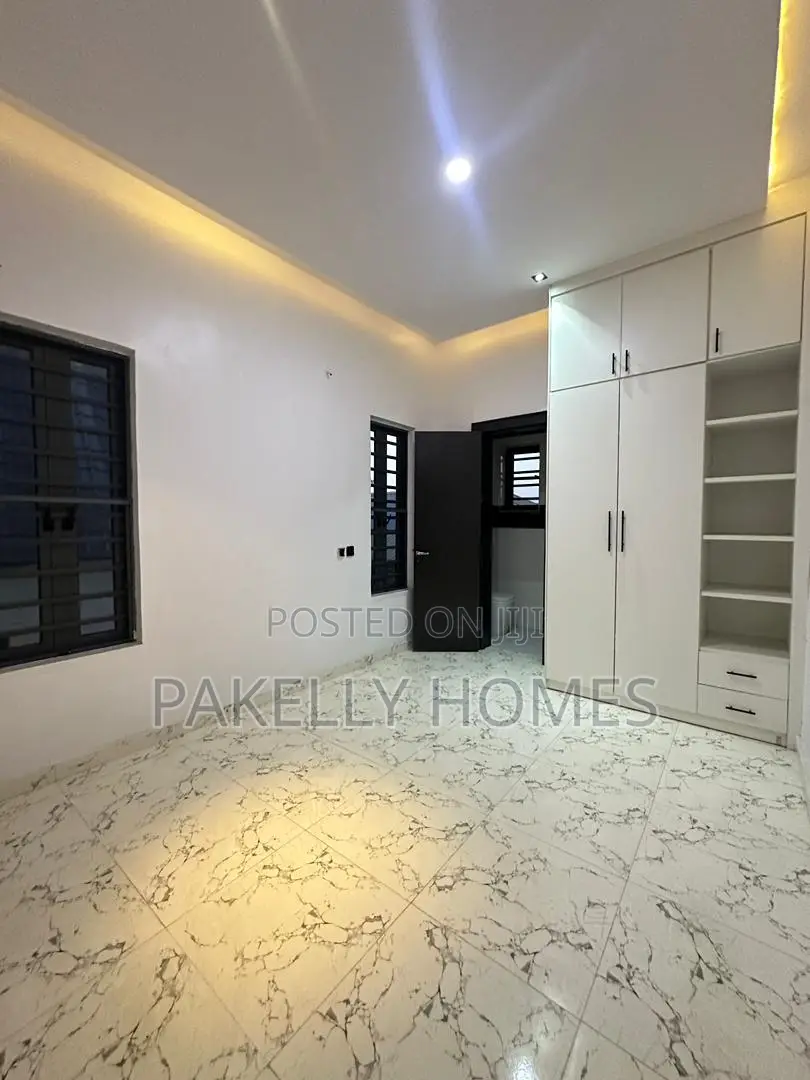 Spacious Luxury 4 Bedroom Fully Detached Duplex in Off Lekki-Epe Expressway