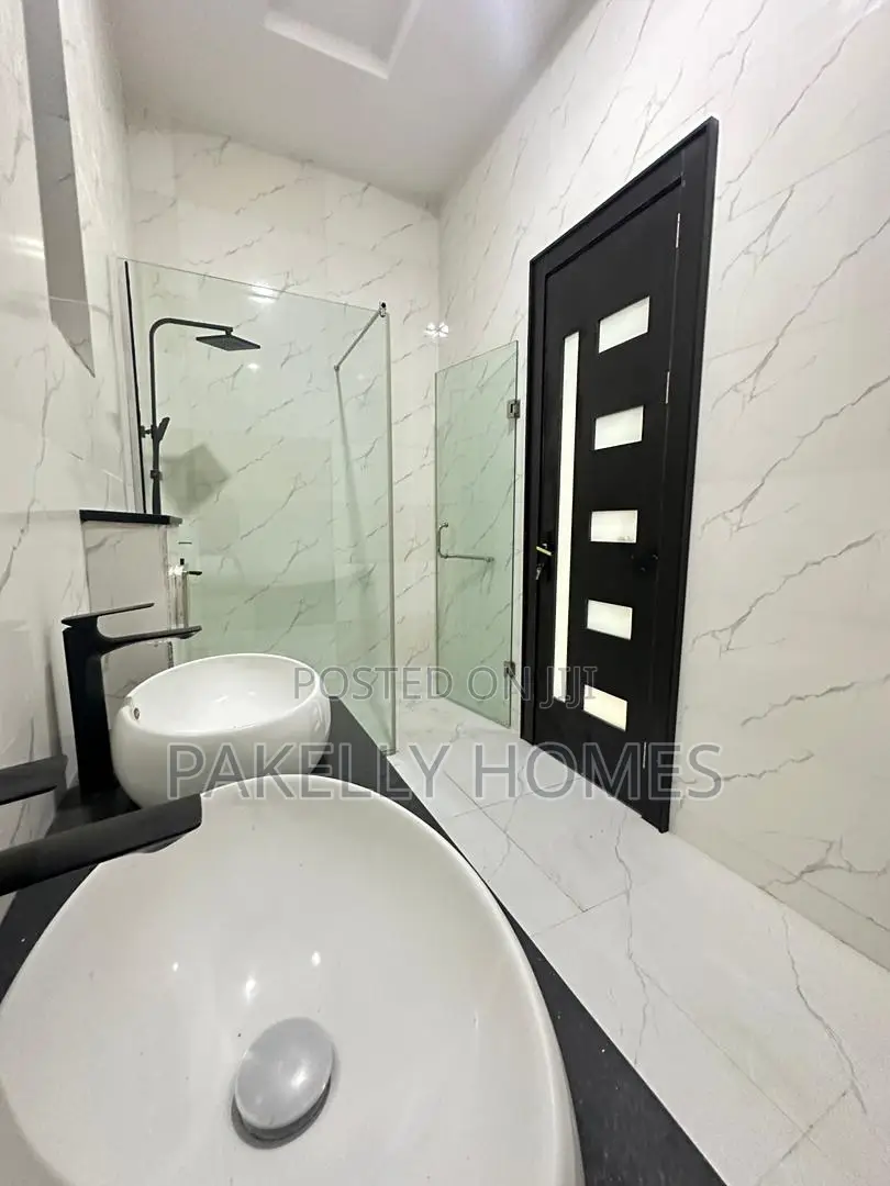 Spacious Luxury 4 Bedroom Fully Detached Duplex in Off Lekki-Epe Expressway