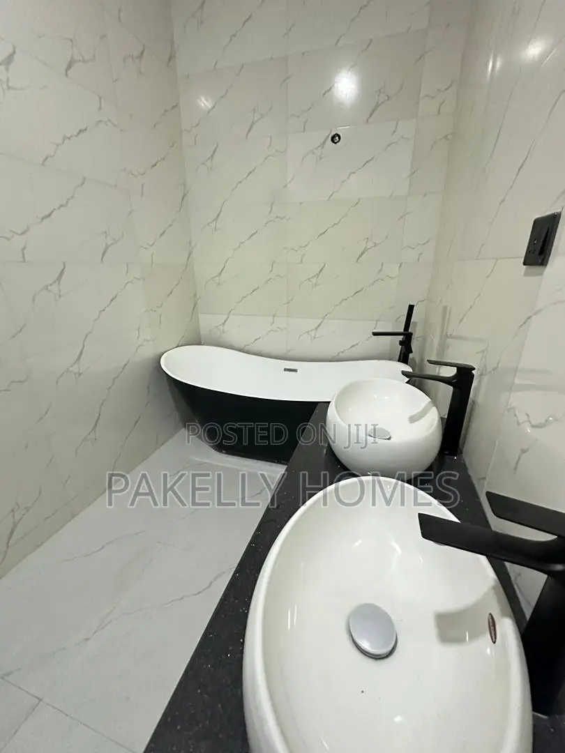 Spacious Luxury 4 Bedroom Fully Detached Duplex in Off Lekki-Epe Expressway