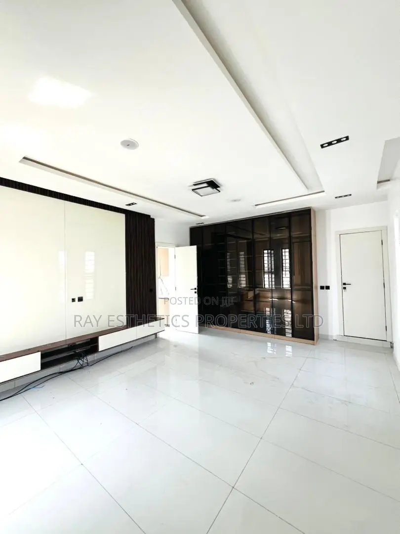 5bdrm Duplex in Magamound Estate, Ikota for sale in Ikota