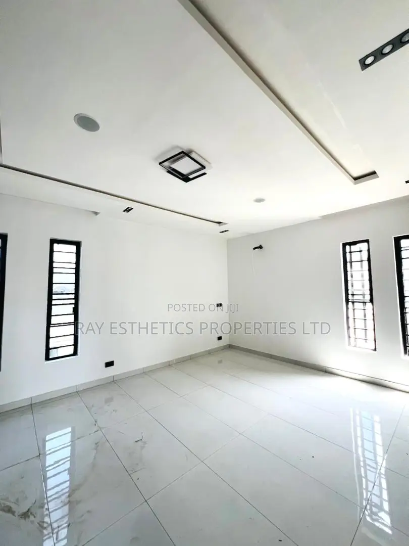 5bdrm Duplex in Magamound Estate, Ikota for sale in Ikota