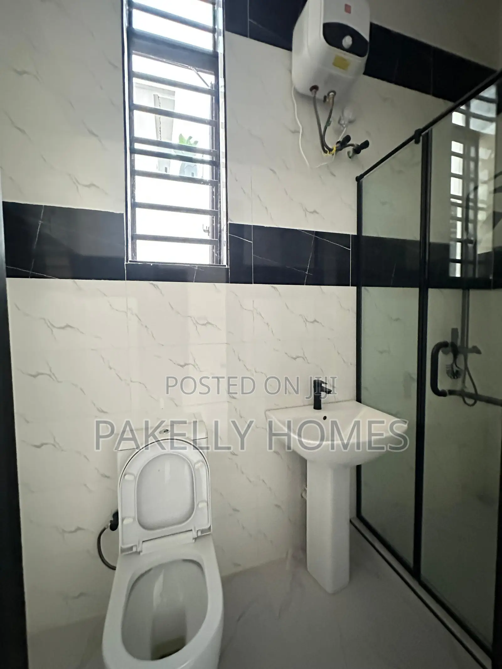 Spacious Luxury 4 Bedroom Fully Detached Duplex in Off Lekki-Epe Expressway