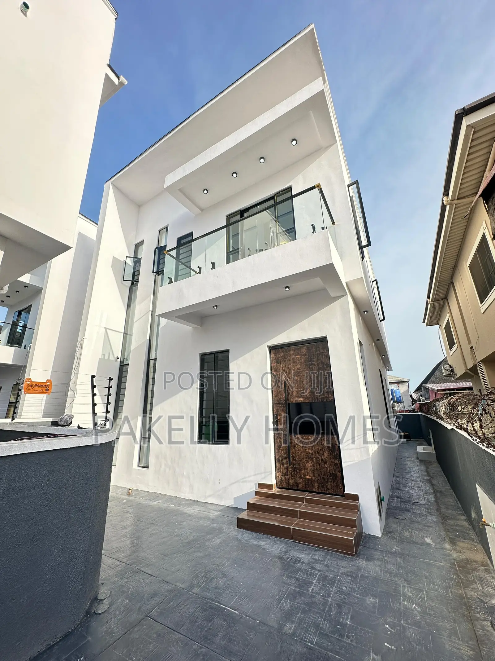Well-Built Spacious Luxury 4 Bedroom Fully Detached Duplex in Off Lekki-Epe Expressway