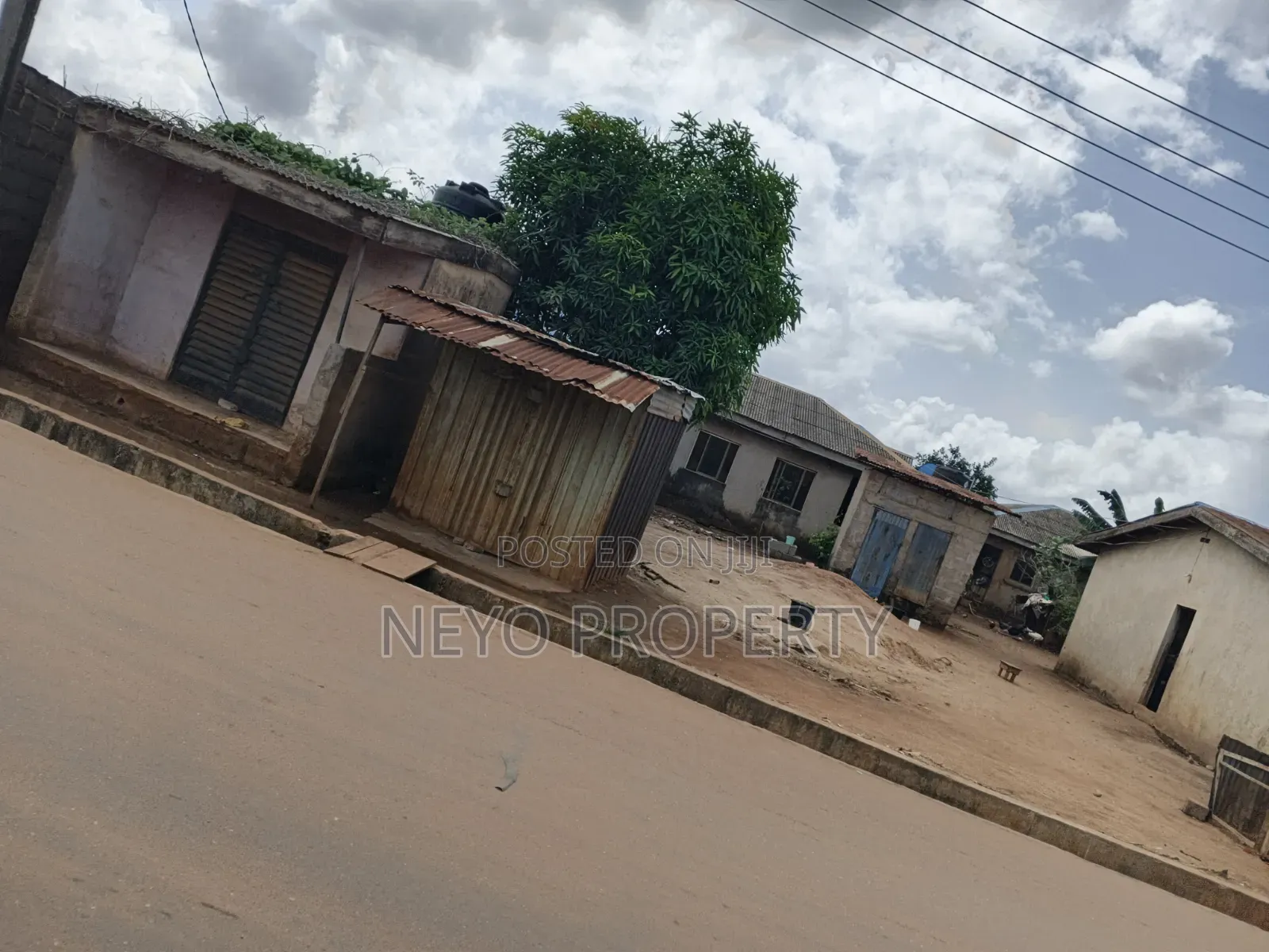 Family Deed Teacher Quarter in Igbogbo