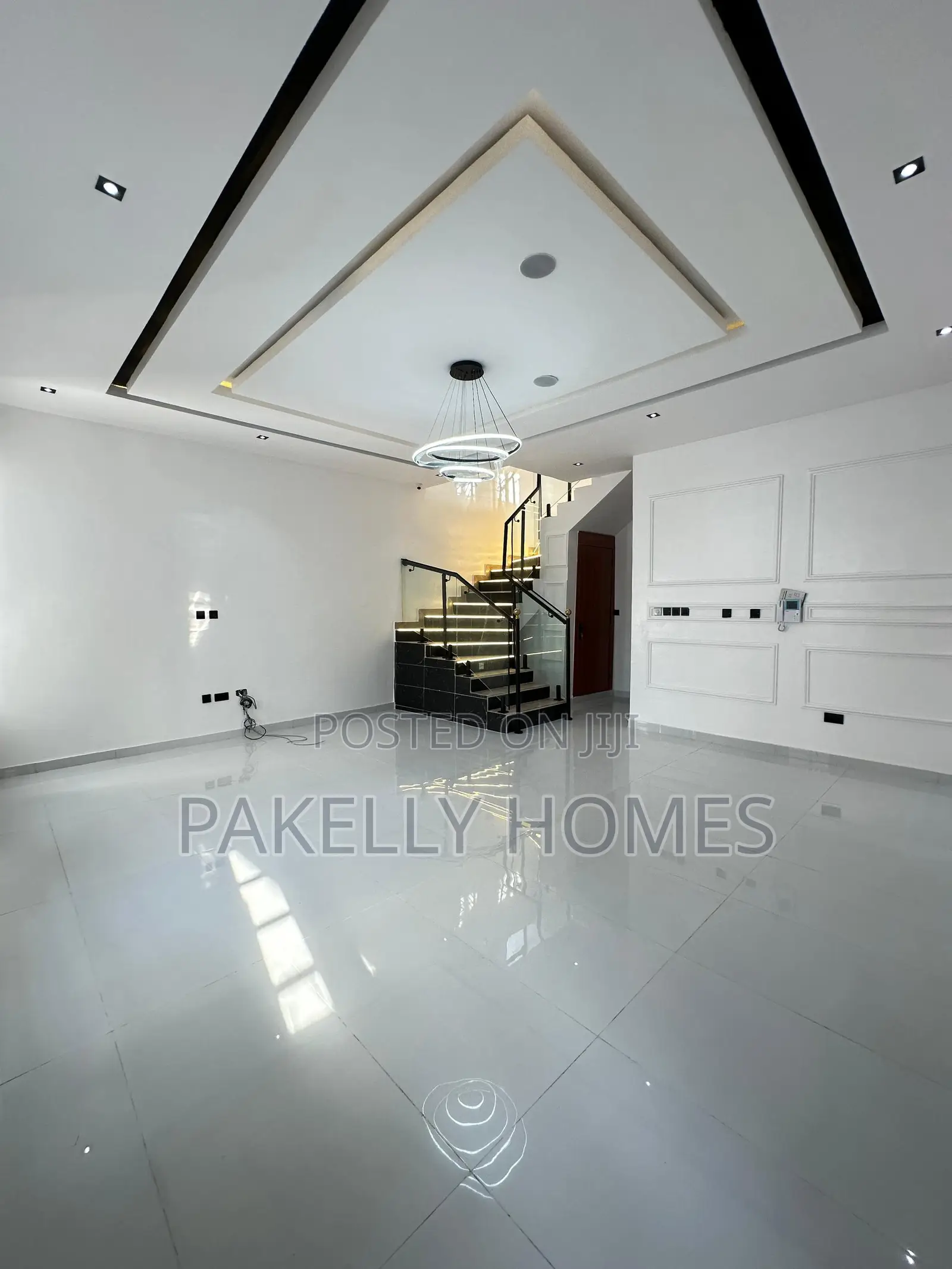 Well-Built Spacious Luxury 4 Bedroom Fully Detached Duplex in Off Lekki-Epe Expressway