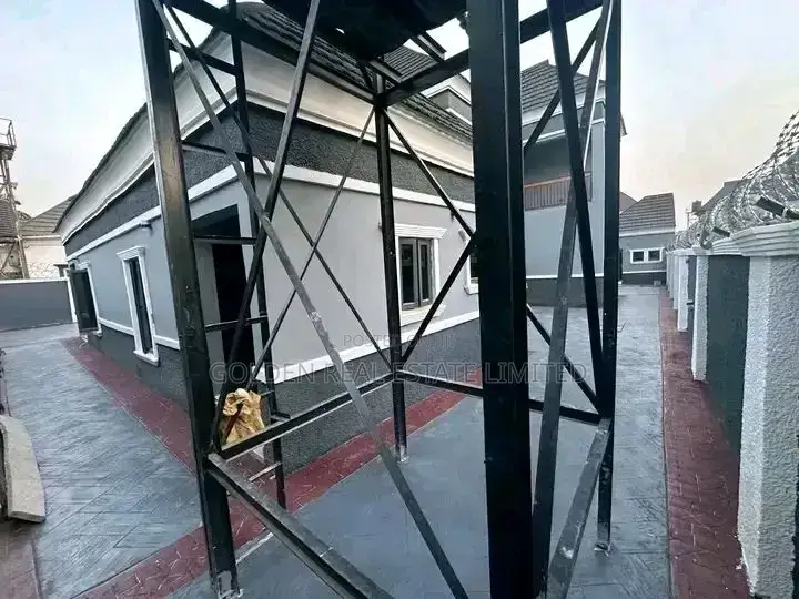 4bdrm Duplex in Apo Resettlement for sale in Apo Resettlement