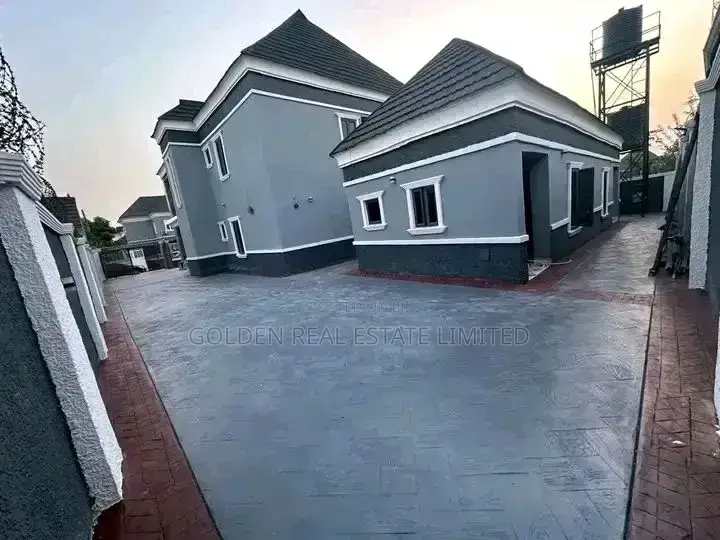 4bdrm Duplex in Apo Resettlement for sale in Apo Resettlement