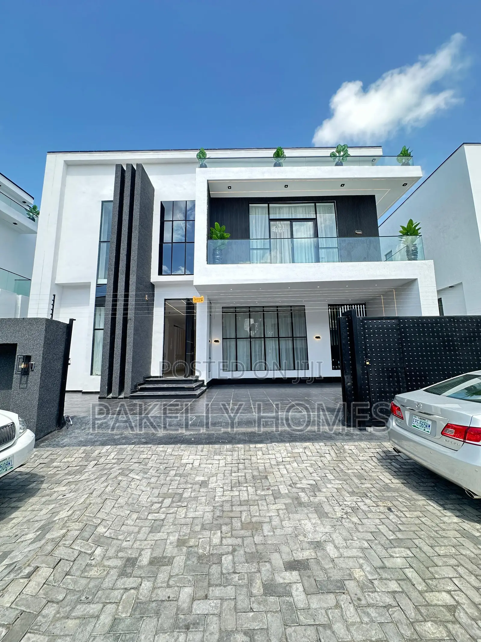 Outstanding Spacious Luxury 5 Bedroom Fully Detached Duplex in Lekki Expressway