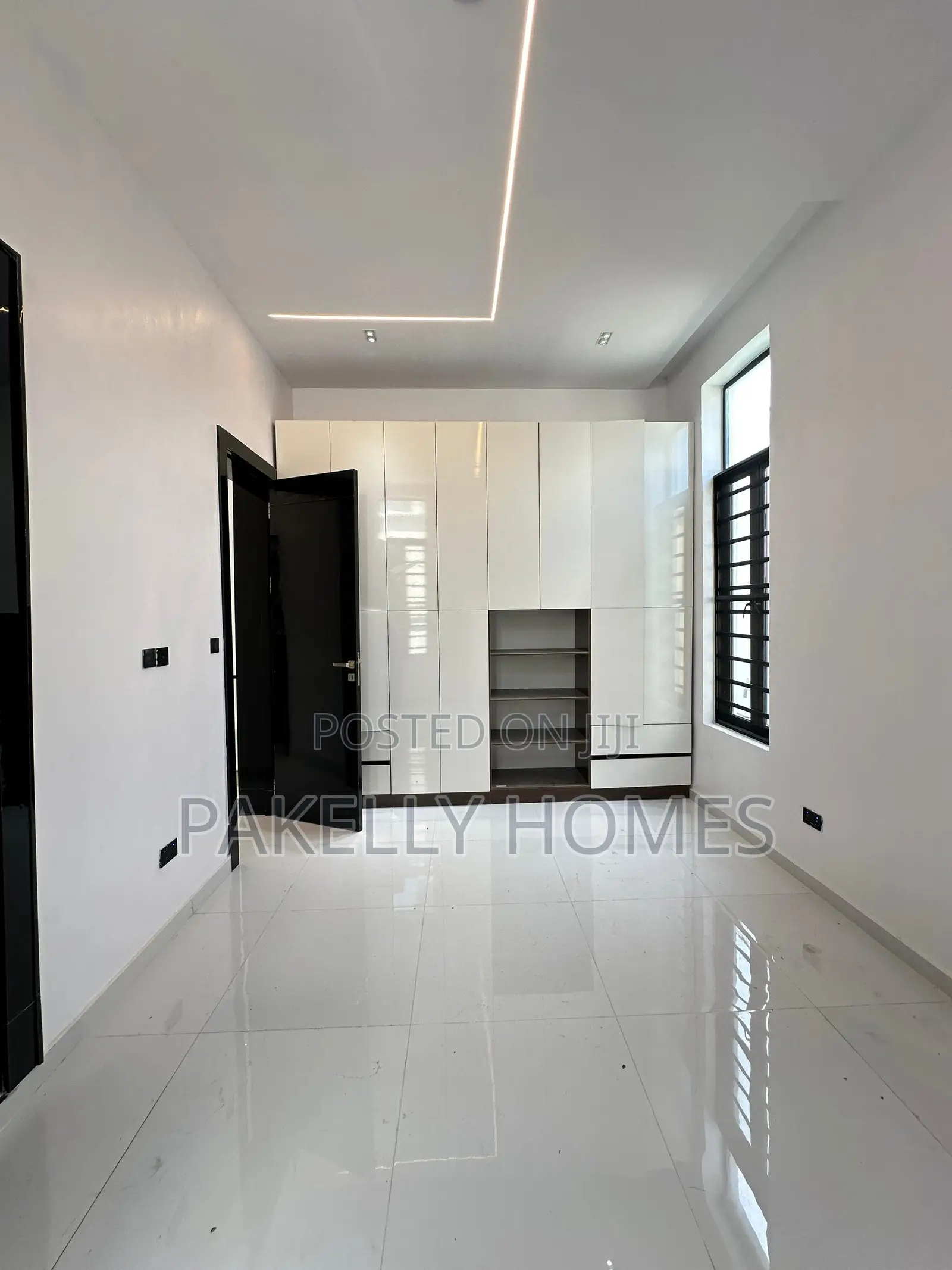 Outstanding Spacious Luxury 5 Bedroom Fully Detached Duplex in Lekki Expressway