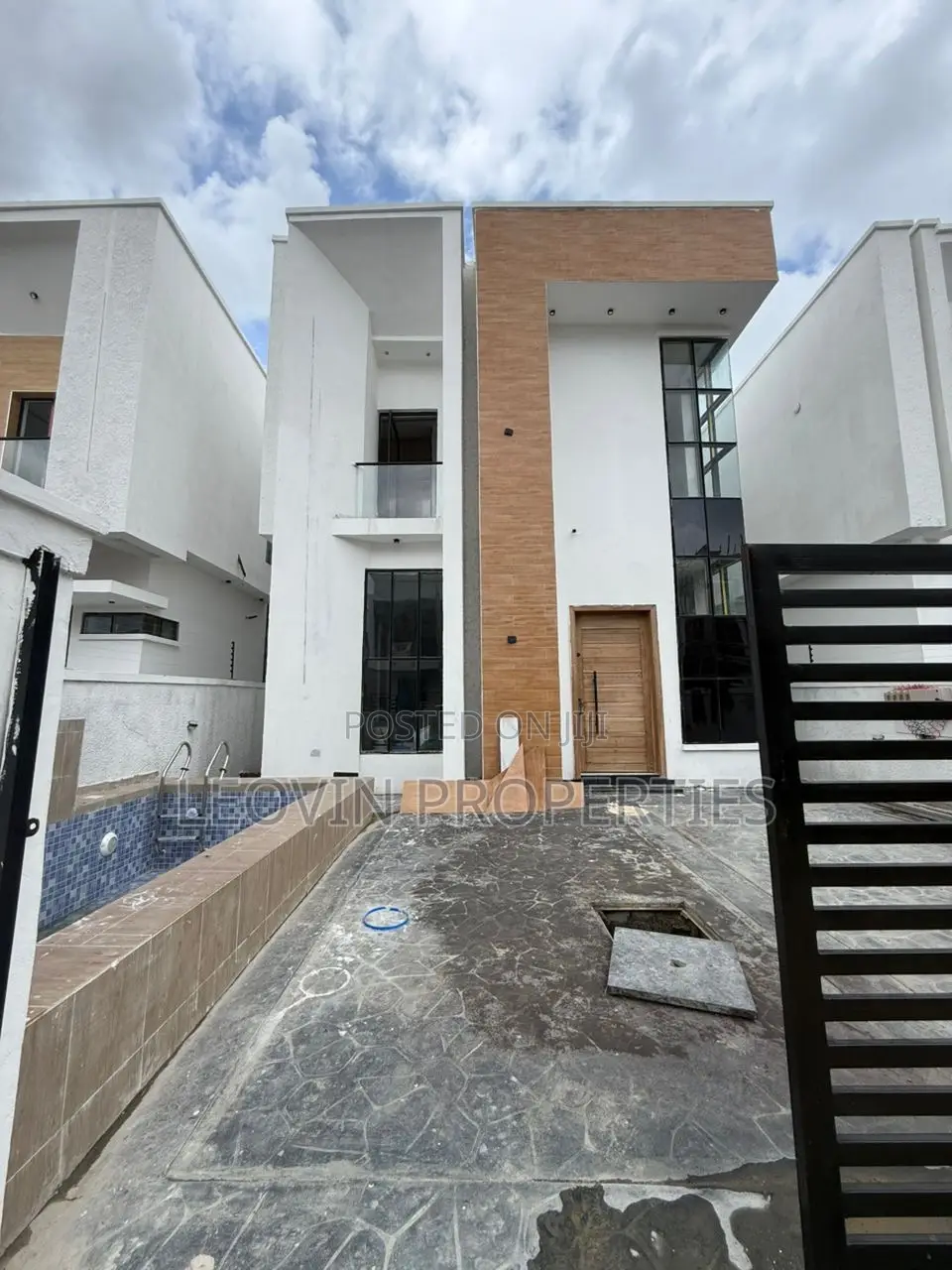 4bdrm Duplex in Lekki Phase 2 for sale in Lekki Phase 2