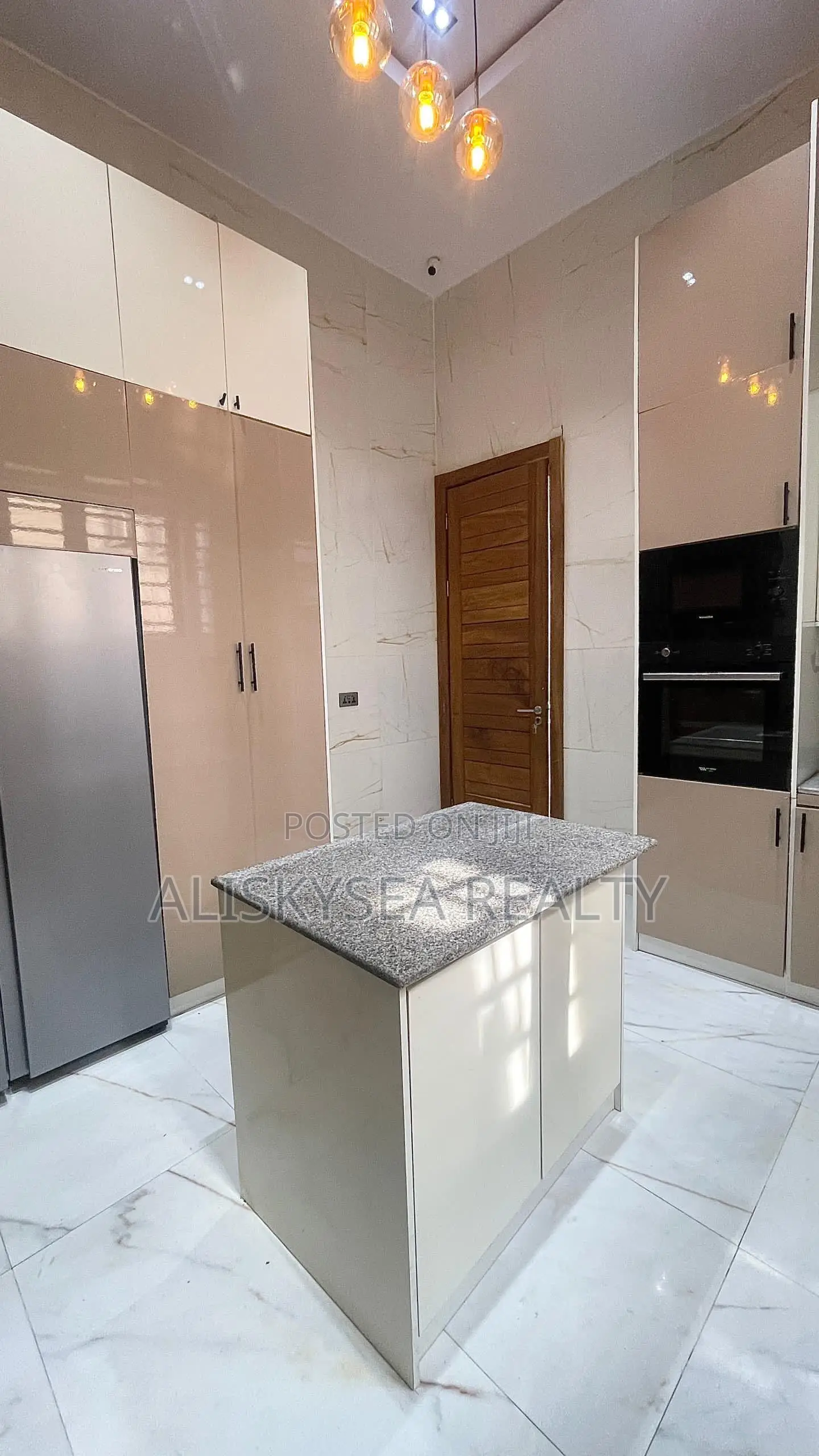 4bdrm Duplex in Agungi for rent in Agungi