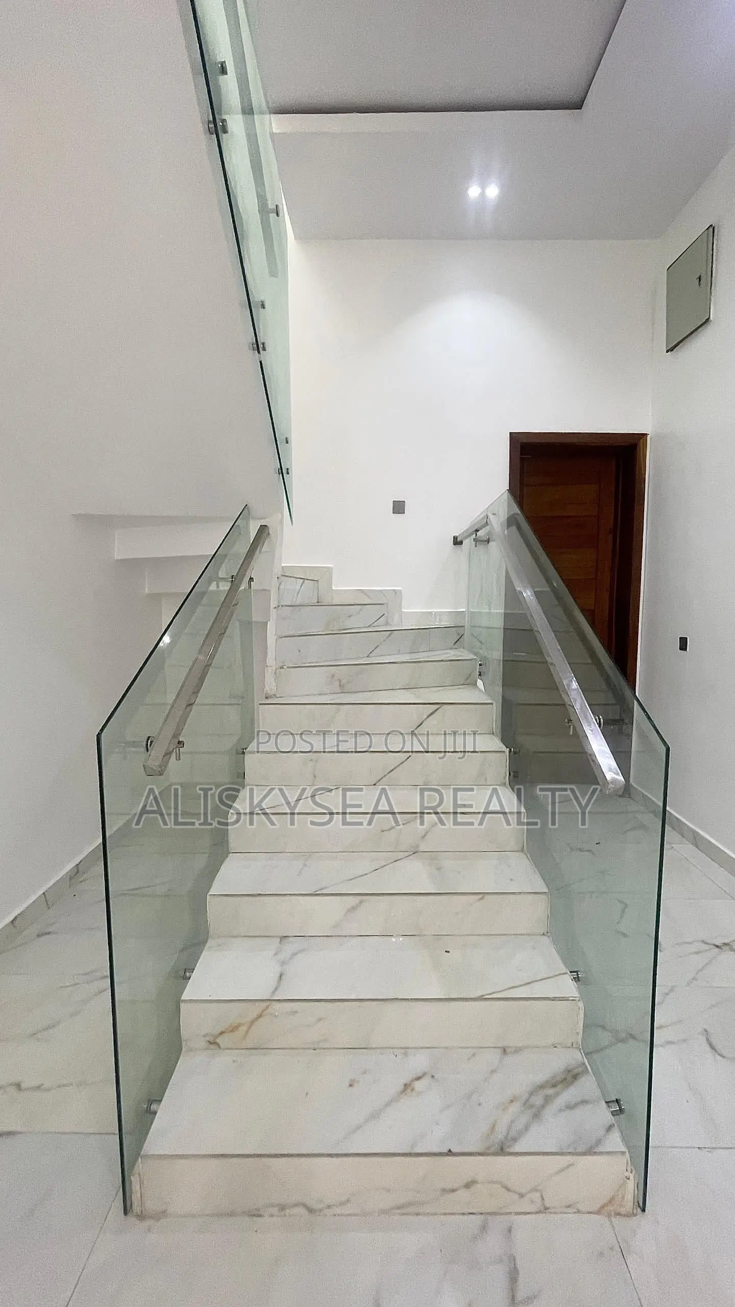 4bdrm Duplex in Agungi for rent in Agungi