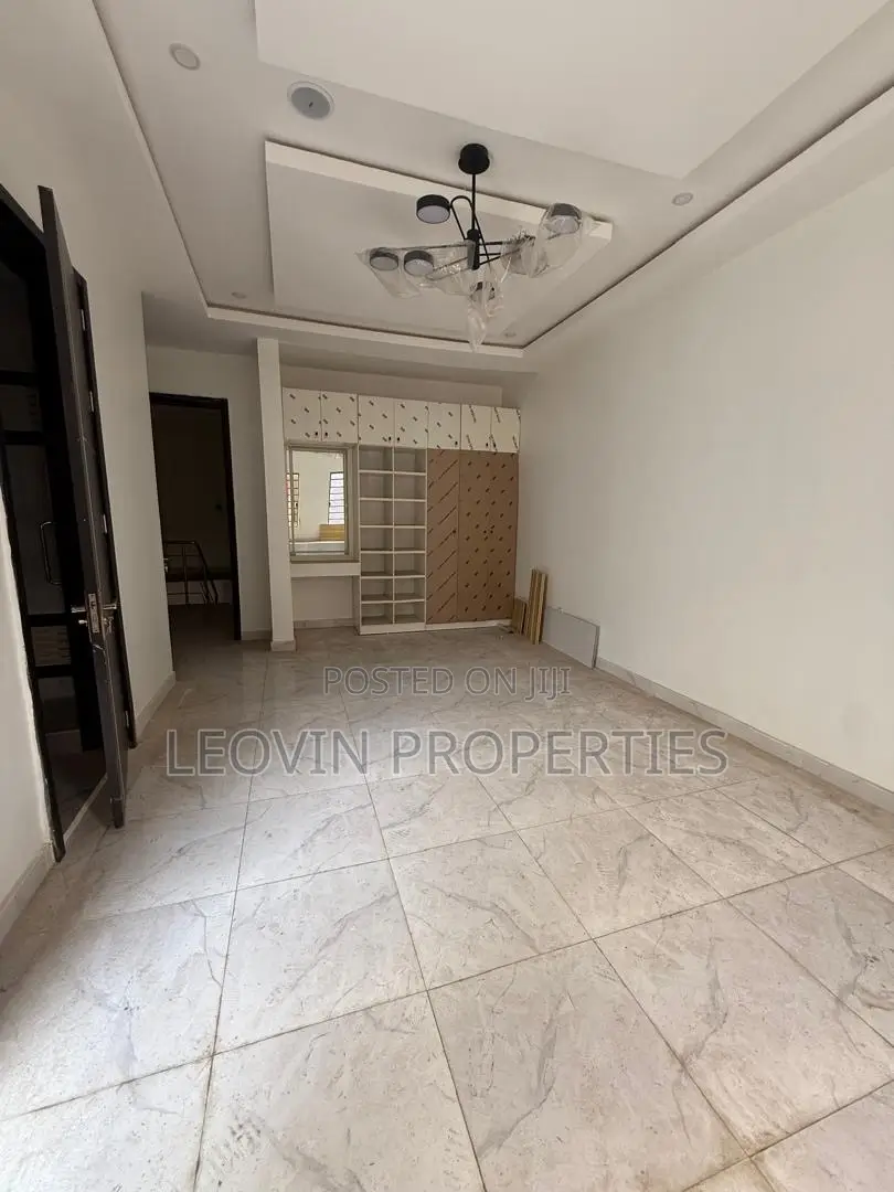 2bdrm Duplex in Lekki Phase 2 for sale in Lekki Phase 2