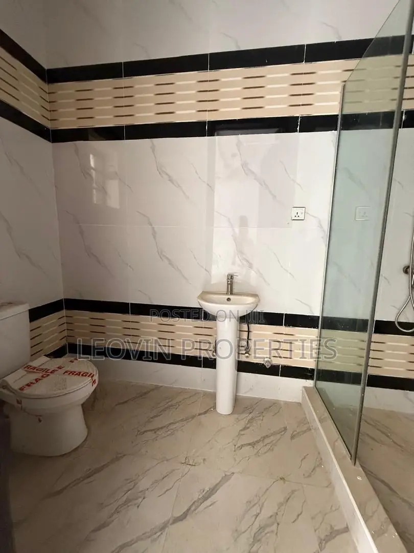 2bdrm Duplex in Lekki Phase 2 for sale in Lekki Phase 2