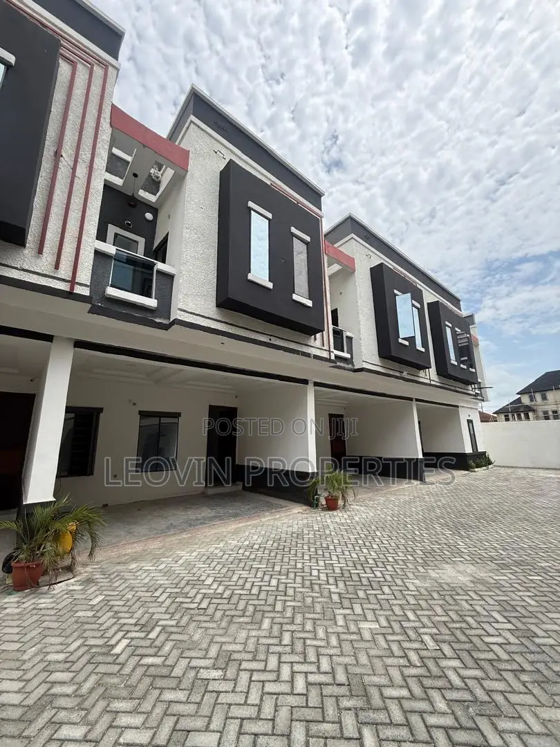 2bdrm Duplex in Lekki Phase 2 for sale in Lekki Phase 2