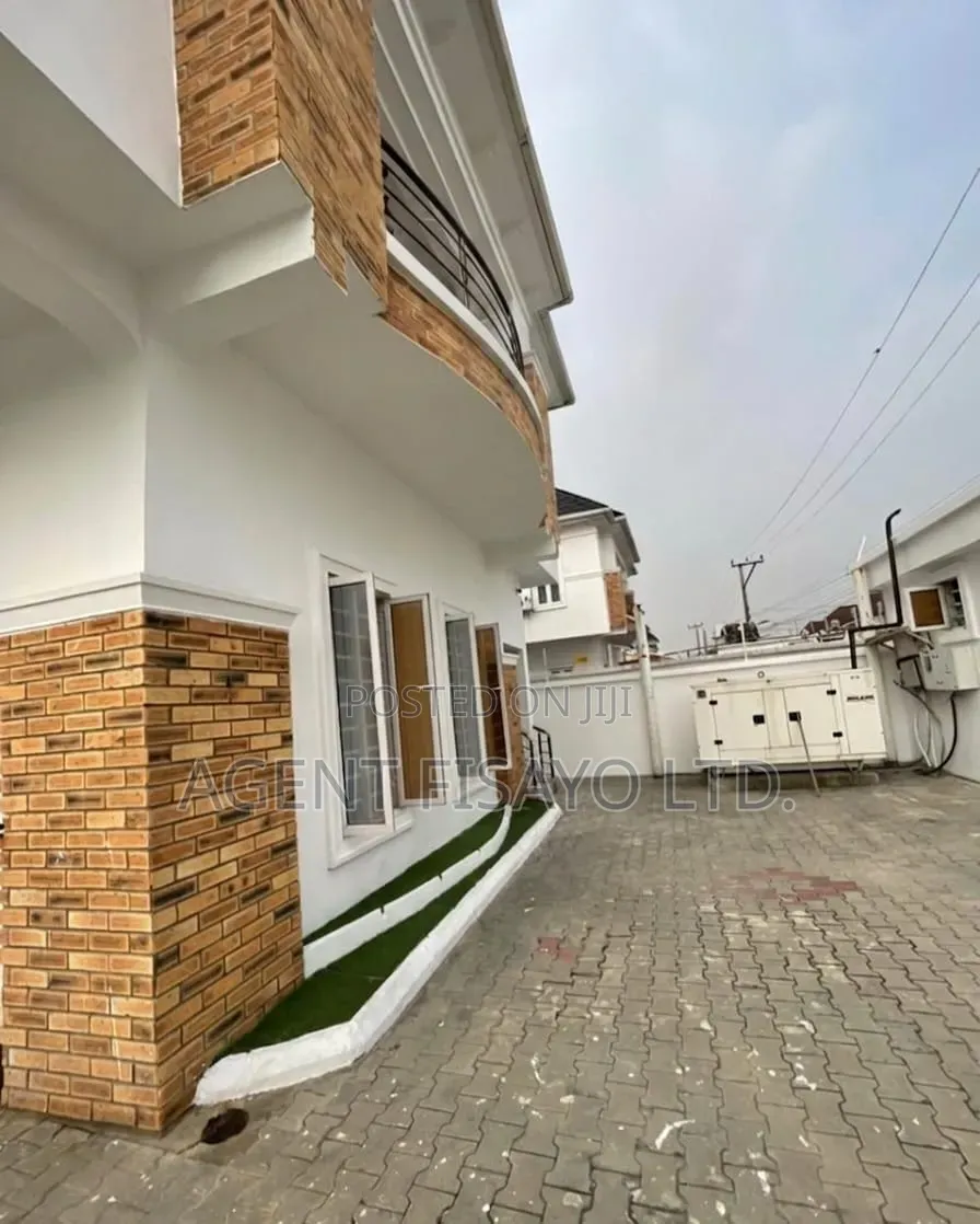 Furnished 4bdrm Duplex in Serene And Secured, Off Lekki-Epe Expressway in Off Lekki-Epe Expressway