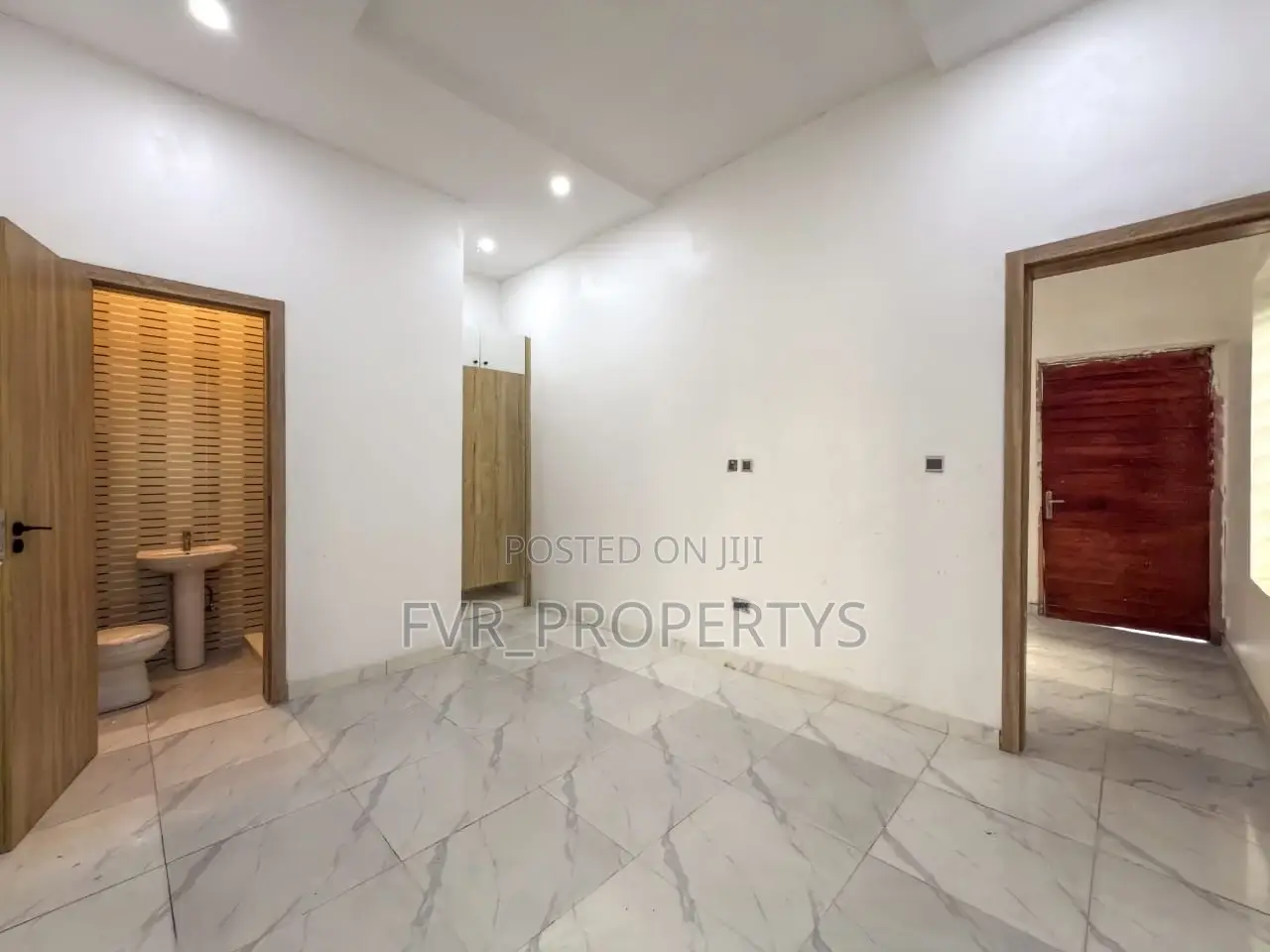 5bdrm Penthouse in Chervon, Chevron for rent in Chevron