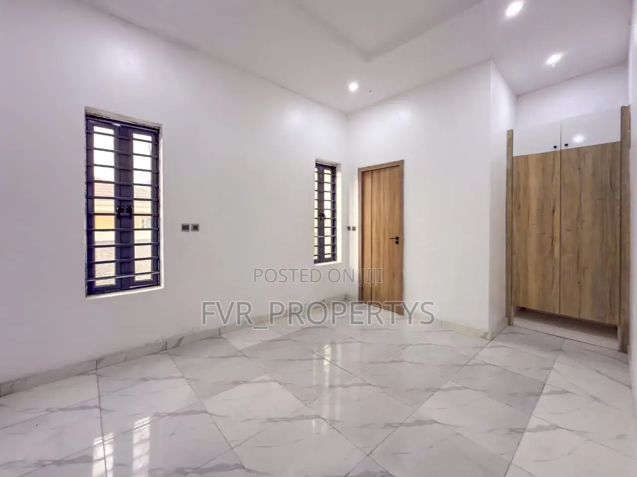 5bdrm Penthouse in Chervon, Chevron for rent in Chevron