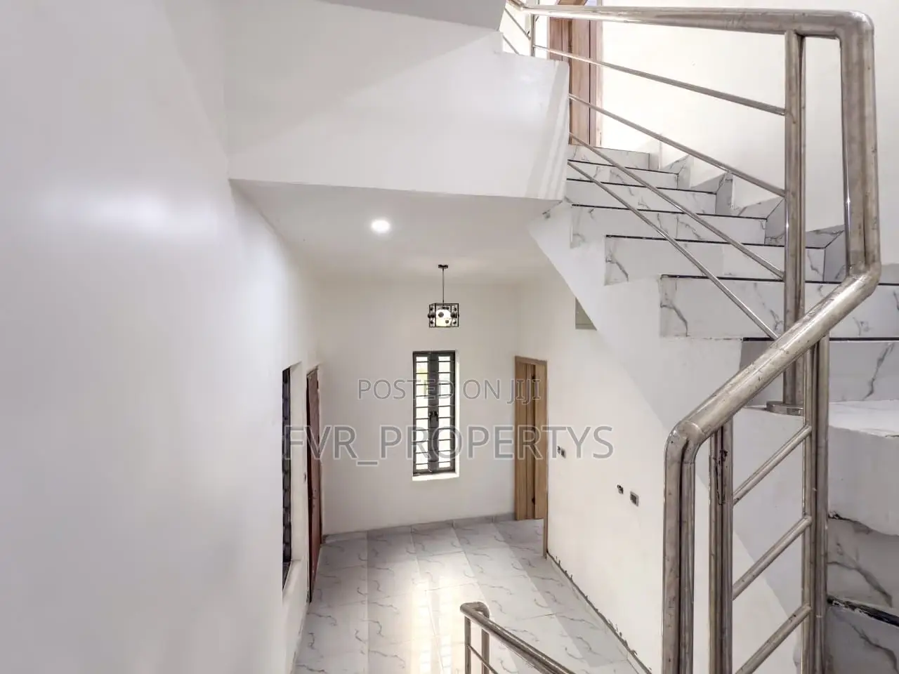 5bdrm Penthouse in Chervon, Chevron for rent in Chevron