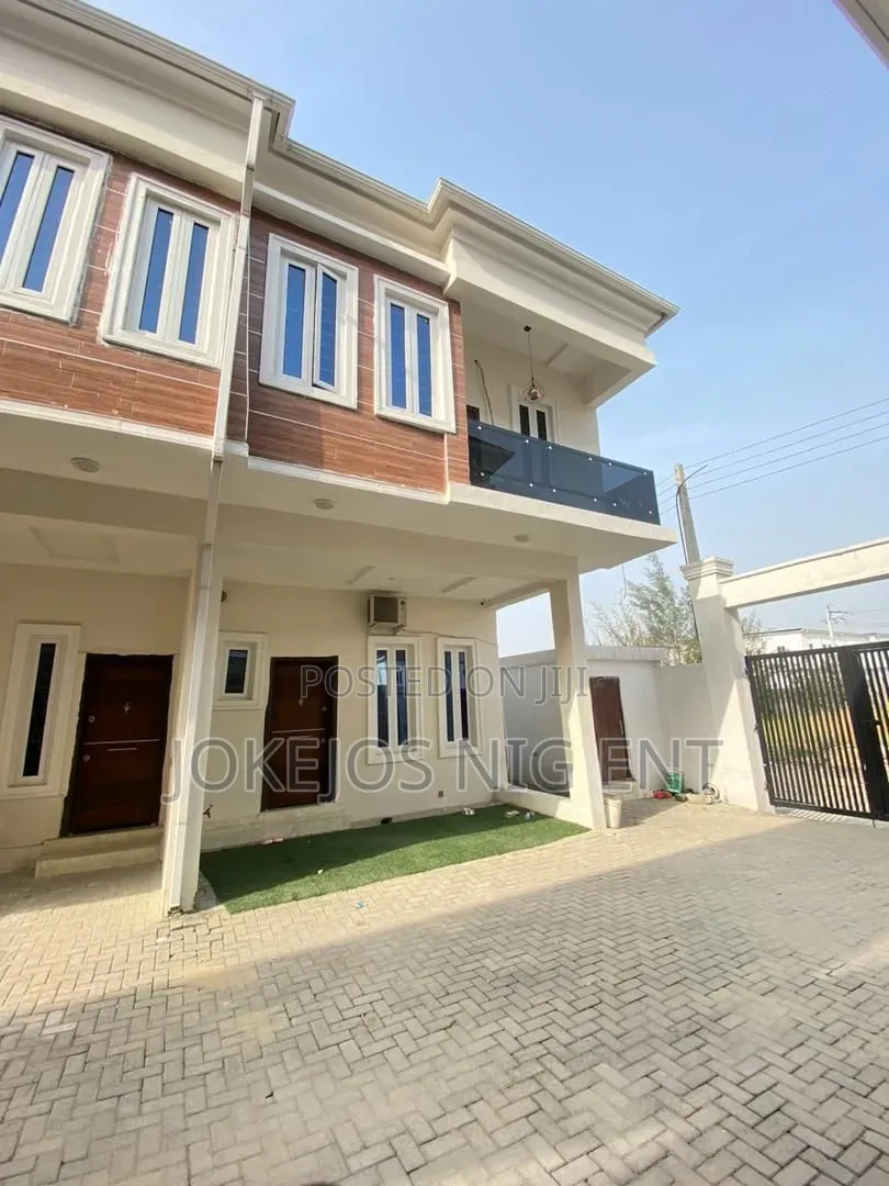 3bdrm Townhouse/Terrace in Dr Harris Drive Vgc for sale in VGC / Ajah