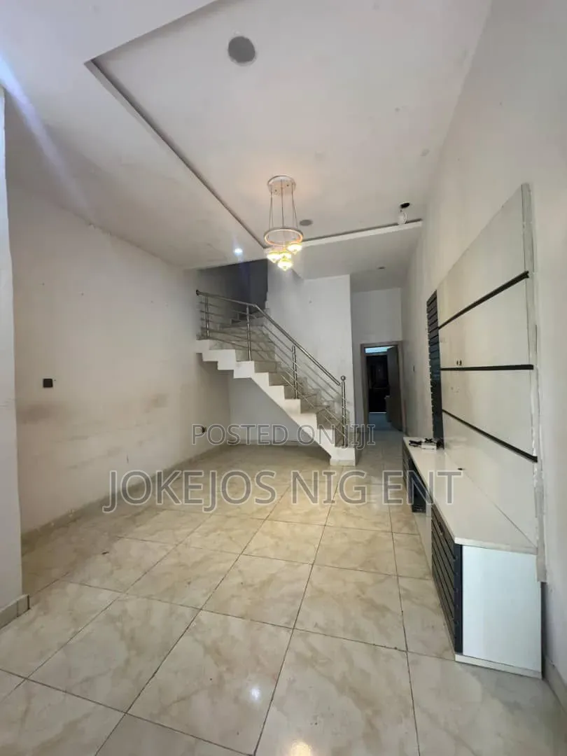 3bdrm Townhouse/Terrace in Dr Harris Drive Vgc for sale in VGC / Ajah