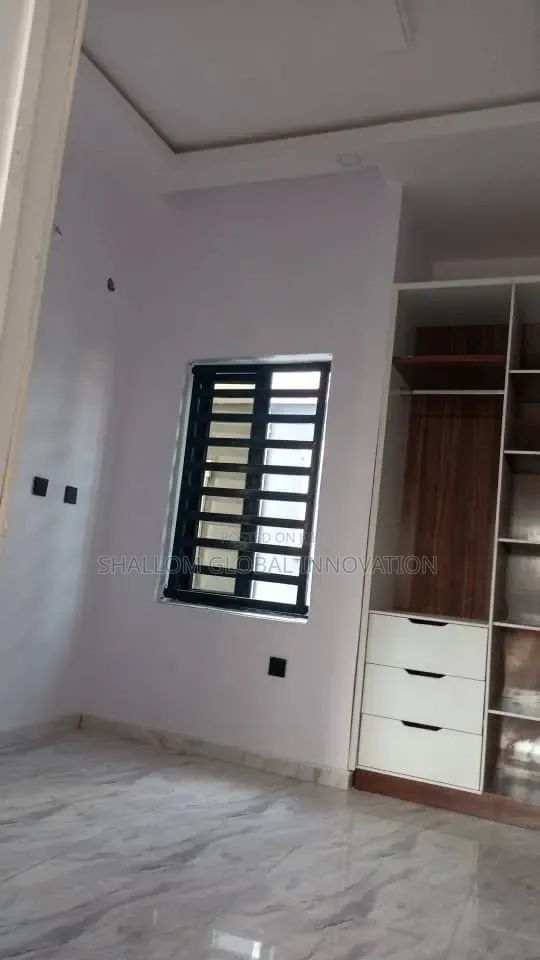 3bdrm Block of Flats in Elewuro, Akobo for rent in Akobo
