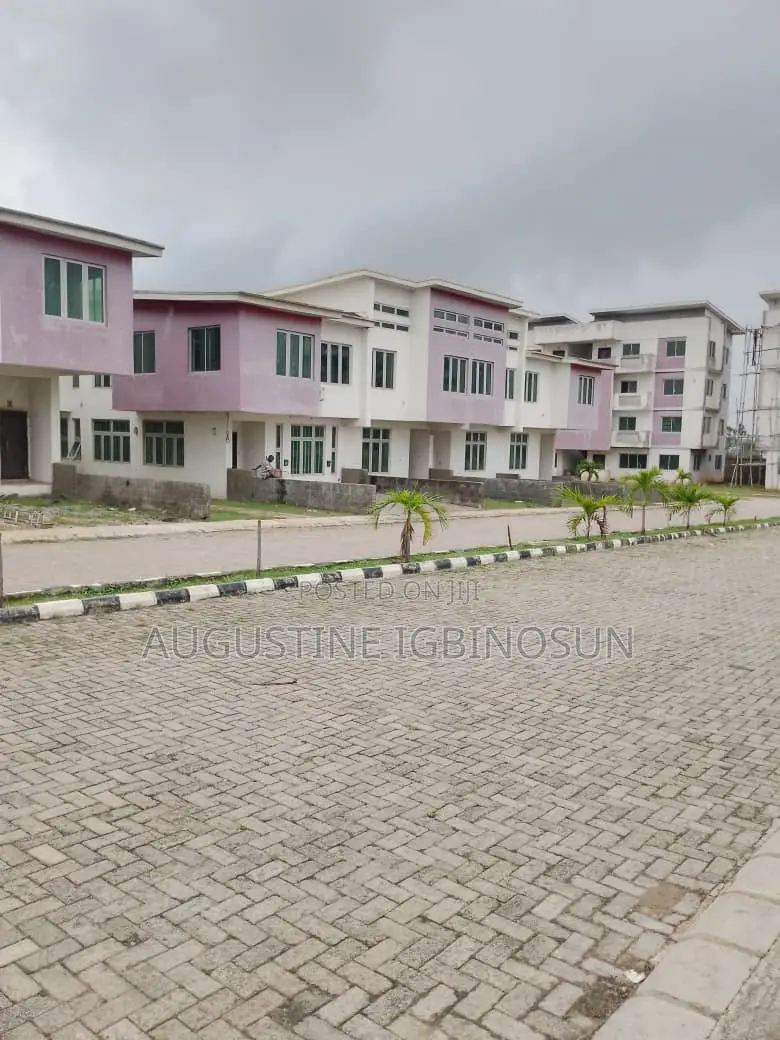 3bdrm Duplex in Sagamu for sale in Sagamu