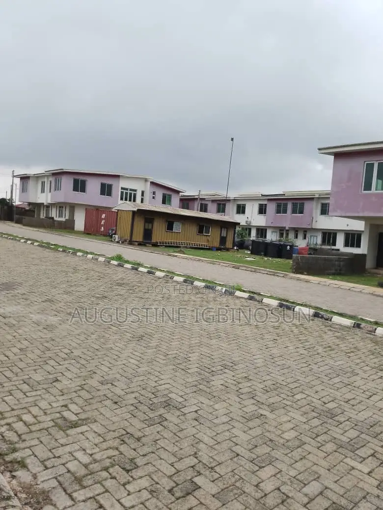3bdrm Duplex in Sagamu for sale in Sagamu