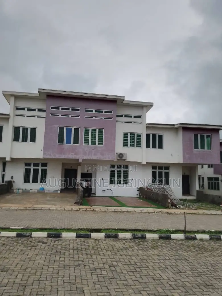 3bdrm Duplex in Sagamu for sale in Sagamu