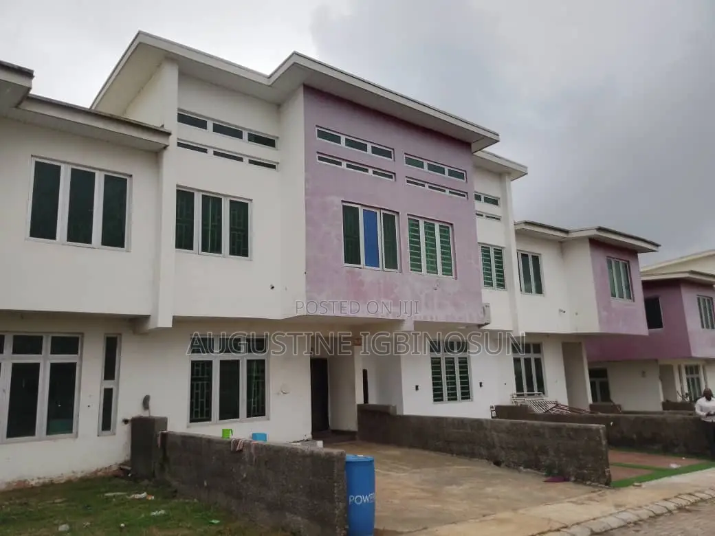 3bdrm Duplex in Sagamu for sale in Sagamu