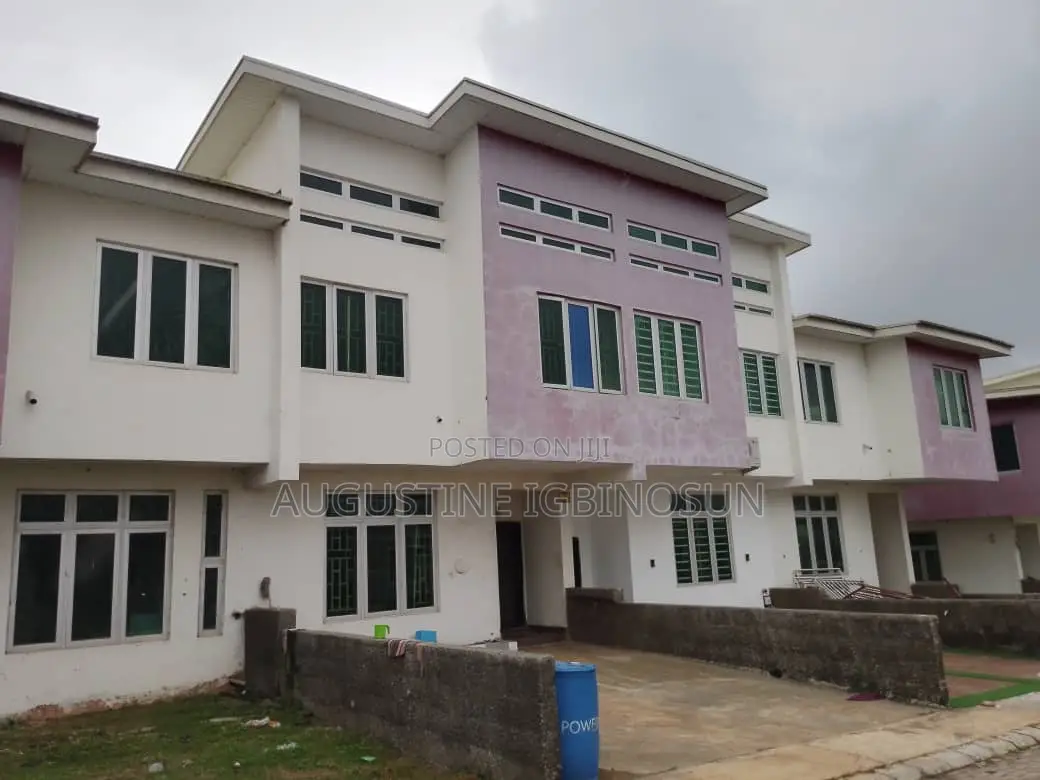 3bdrm Duplex in Sagamu for sale in Sagamu