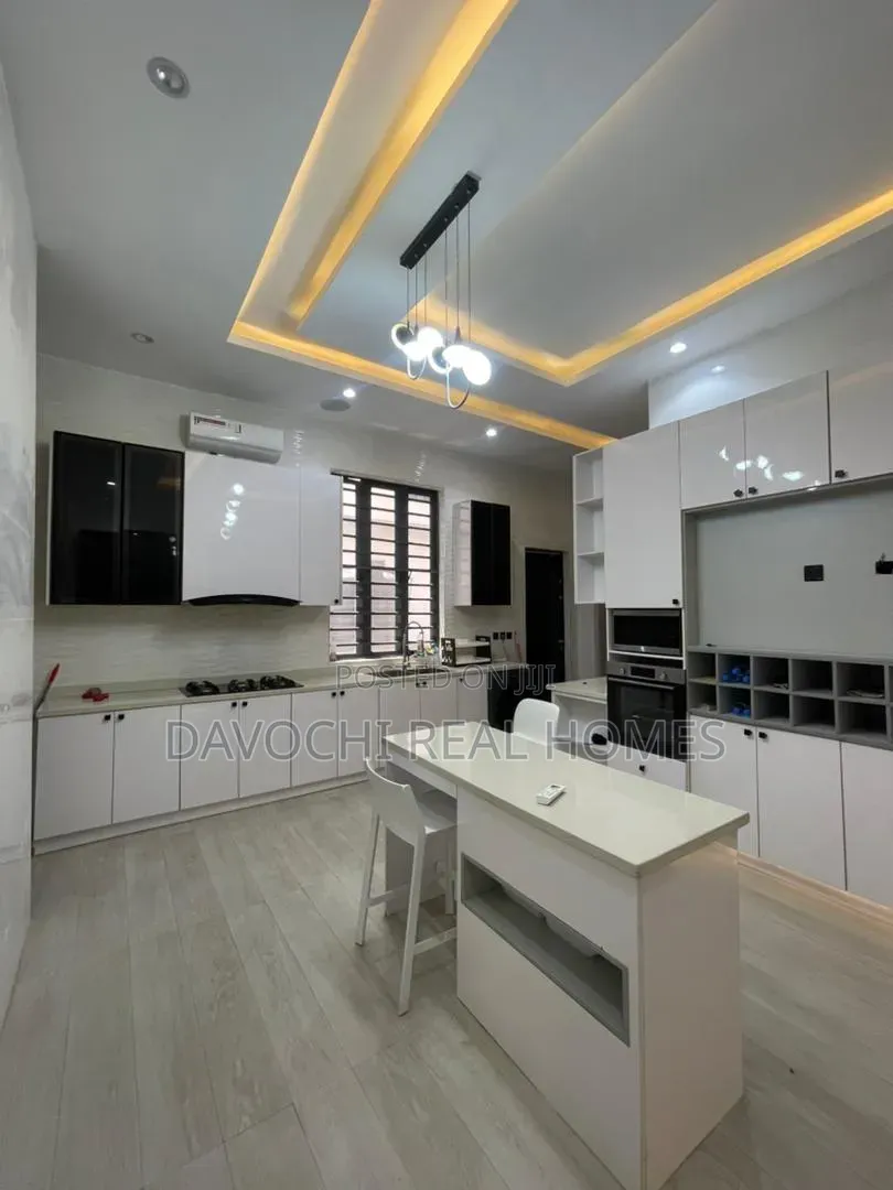 5bdrm Duplex in Osapa london for sale in Osapa london