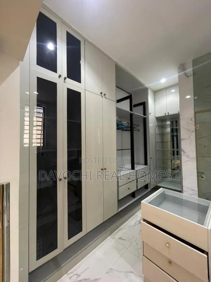 5bdrm Duplex in Osapa london for sale in Osapa london
