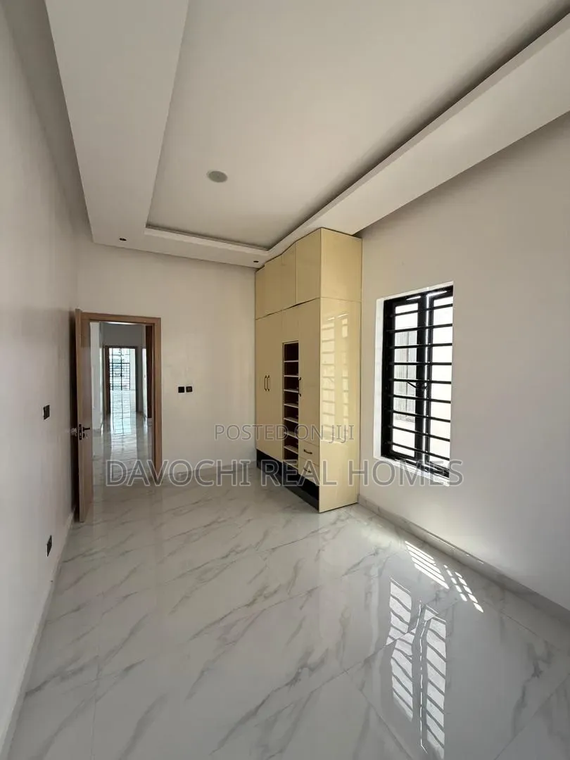 5bdrm Duplex in Lekki Phase 1 for sale in Lekki Phase 1