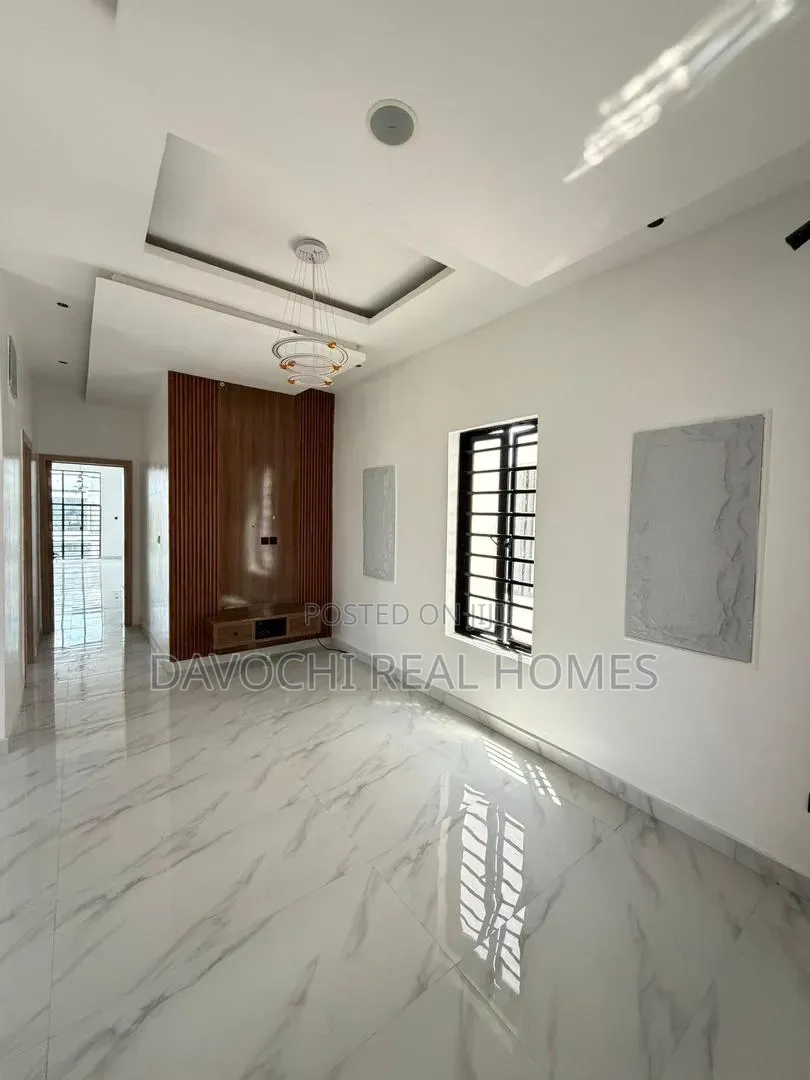 5bdrm Duplex in Lekki Phase 1 for sale in Lekki Phase 1
