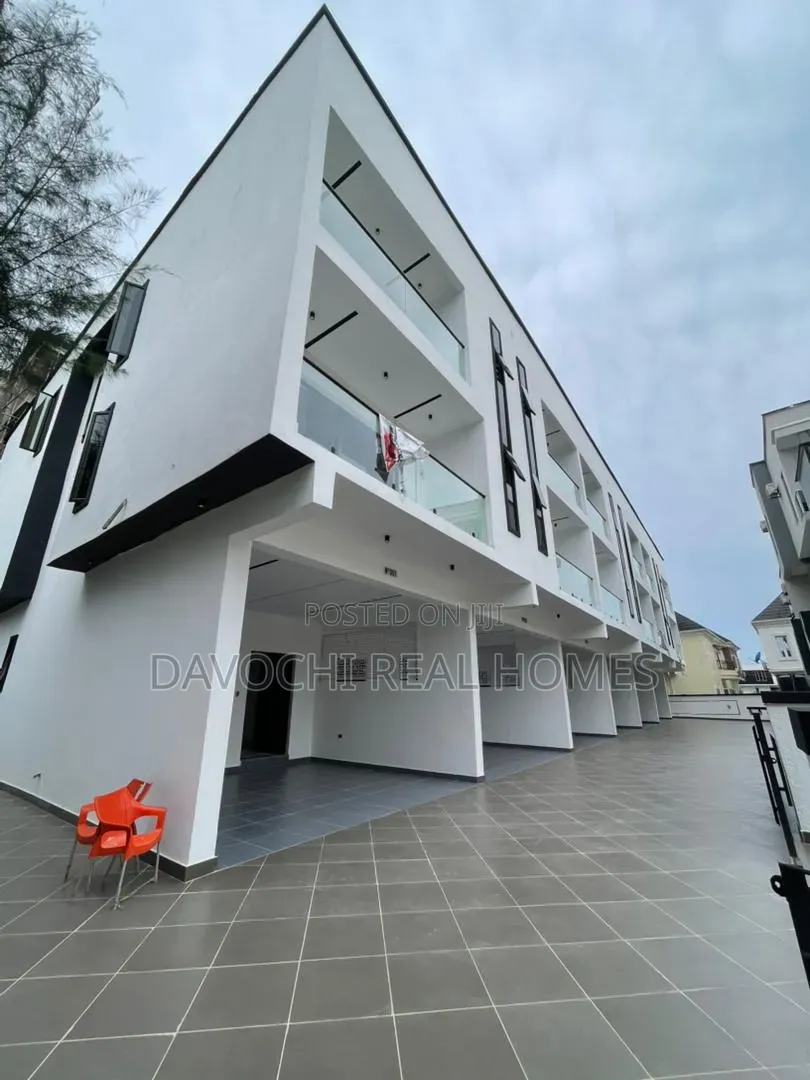 4bdrm Duplex in Ikota for sale in Ikota