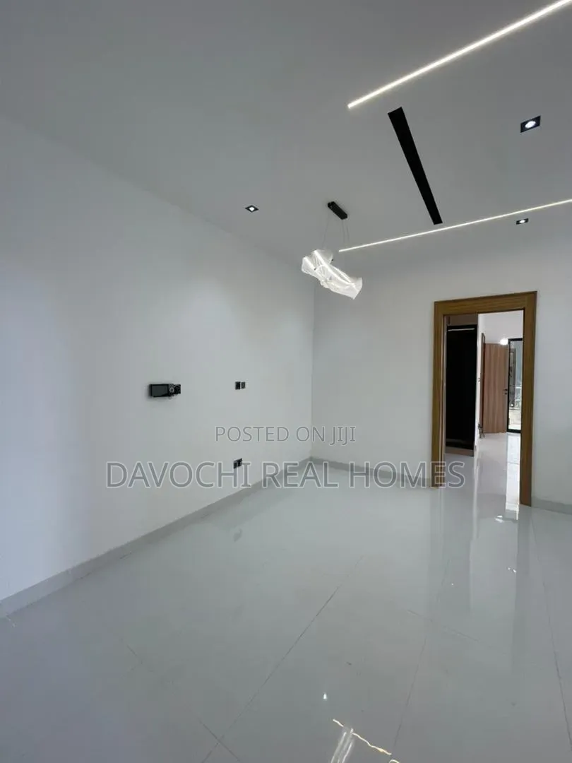4bdrm Duplex in Ikota for sale in Ikota