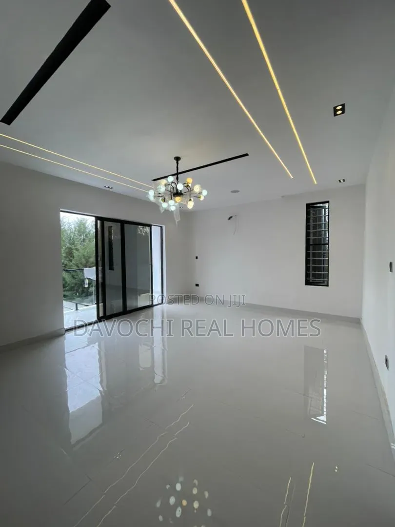 4bdrm Duplex in Ikota for sale in Ikota