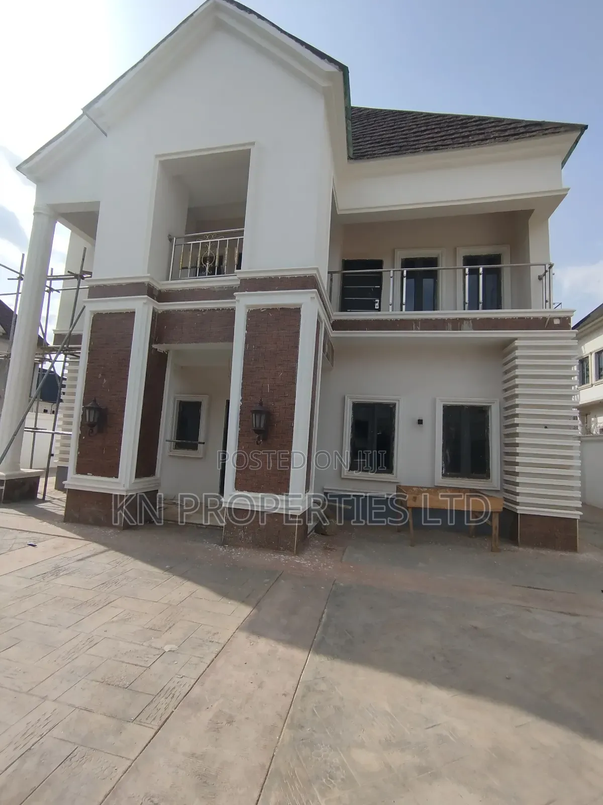 6bdrm Duplex in Estate, Lugbe District for sale in Lugbe District