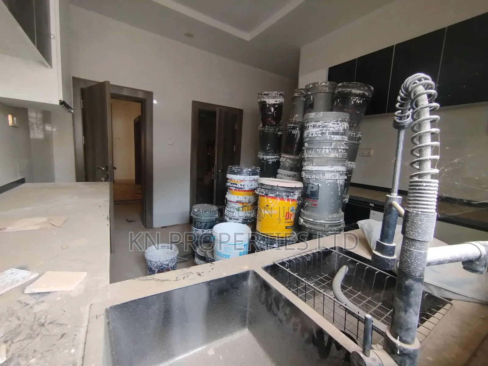 6bdrm Duplex in Estate, Lugbe District for sale in Lugbe District