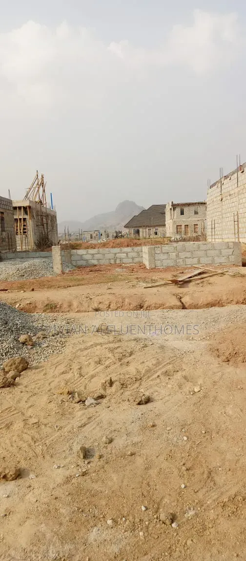 550sqm of Estate Plot:5 Bedrm Fully Detached Duplex+2bedrm Detached Bq in Dei-Dei
