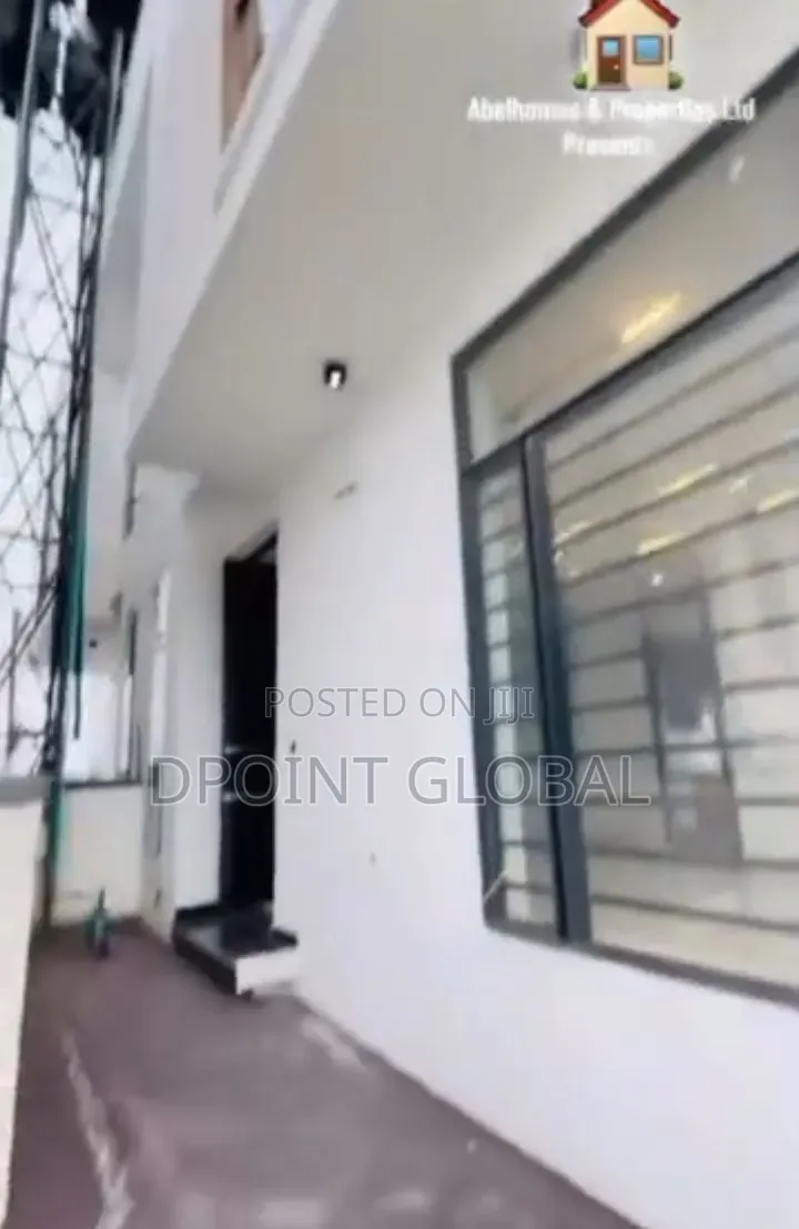 3bdrm Duplex in Ikota Villa for sale in Ikota