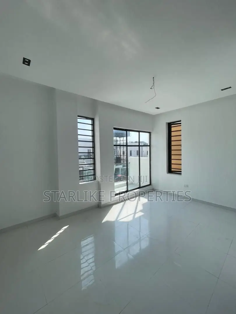 4bdrm House in Lekki Expressway for sale in Lekki Expressway