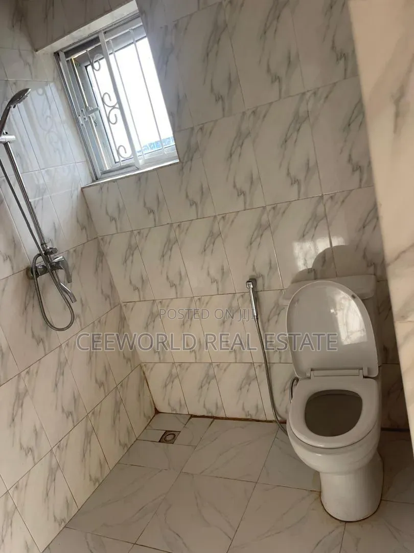 2bdrm Apartment in Asaaju Estate Ojurin for rent in Akobo