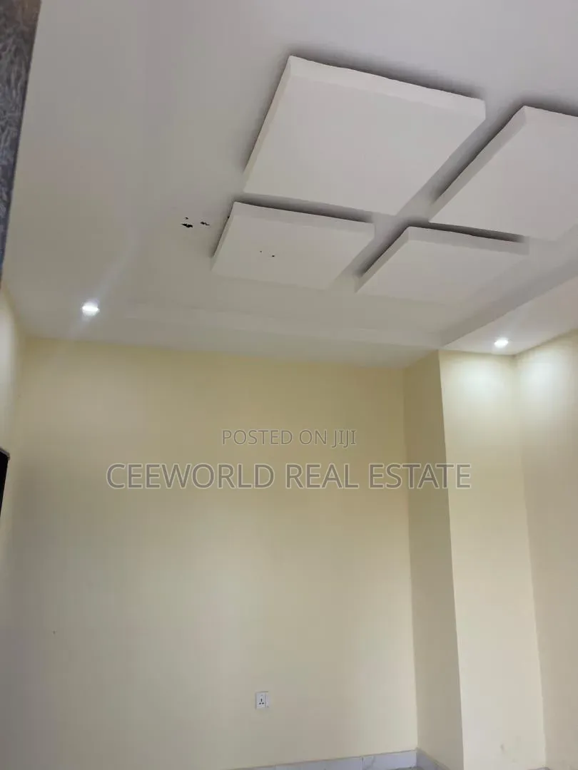 2bdrm Apartment in Asaaju Estate Ojurin for rent in Akobo