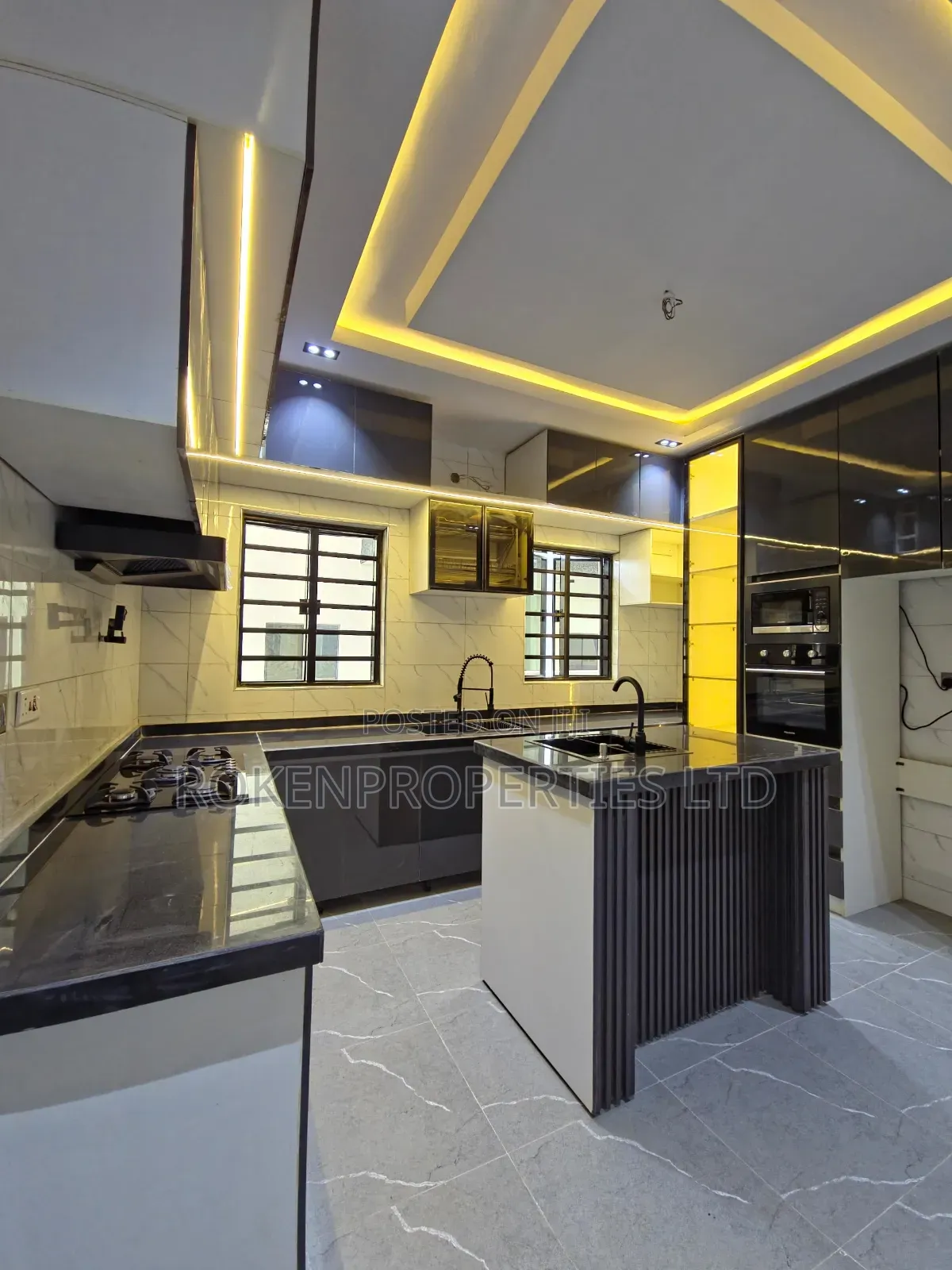 4bdrm Duplex in Calton Gate Gra, for sale in Akobo